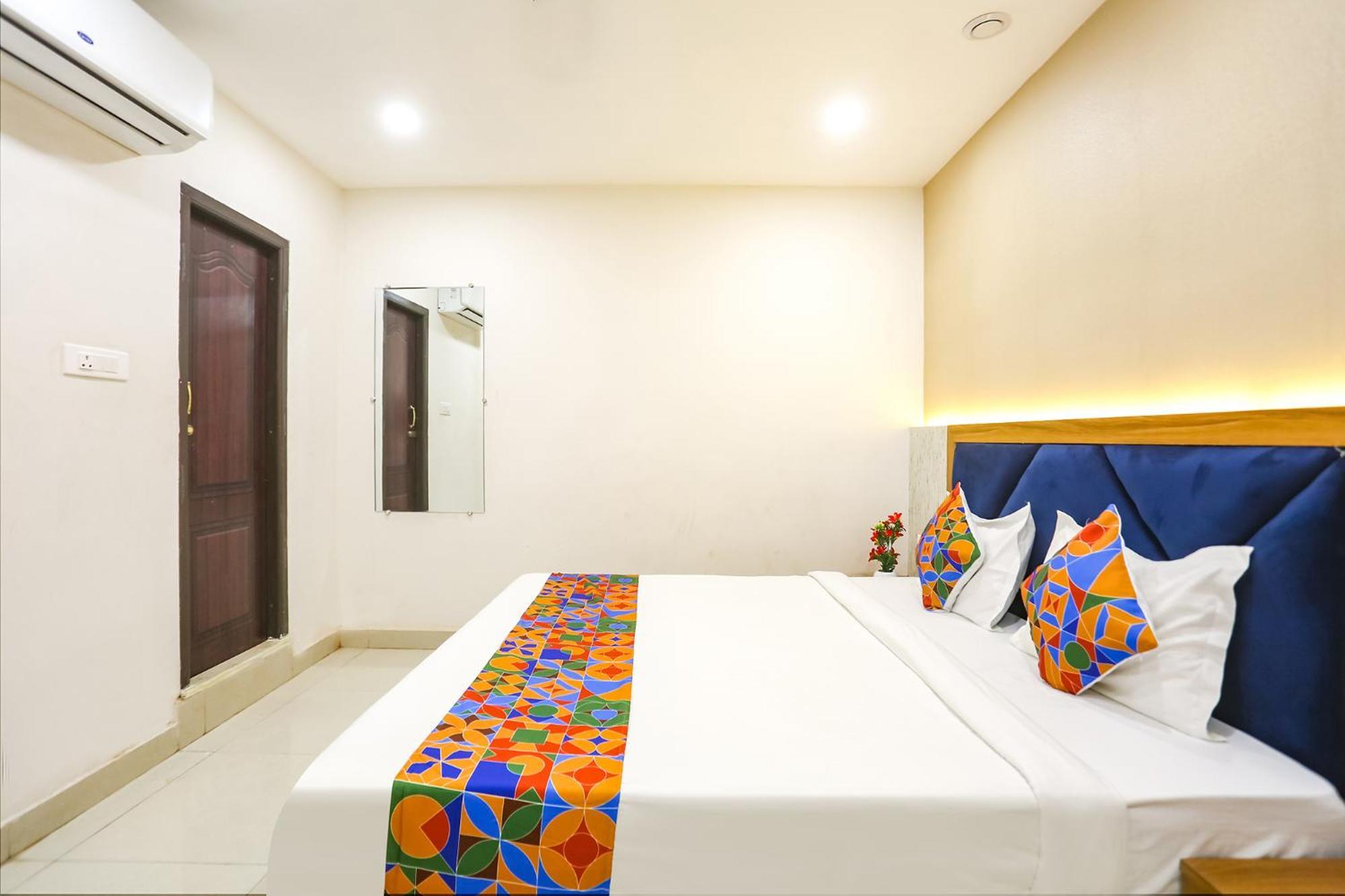 ורנאסי Fabhotel Hari Kunj 900 M From Kashi Vishwanath Temple מראה חיצוני תמונה