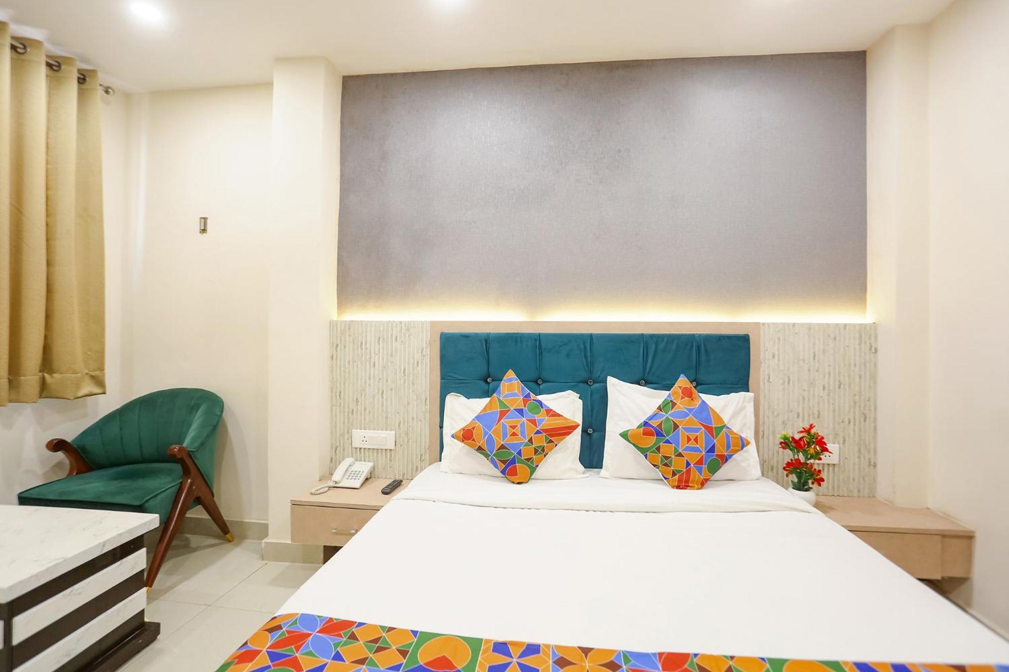 ורנאסי Fabhotel Hari Kunj 900 M From Kashi Vishwanath Temple מראה חיצוני תמונה