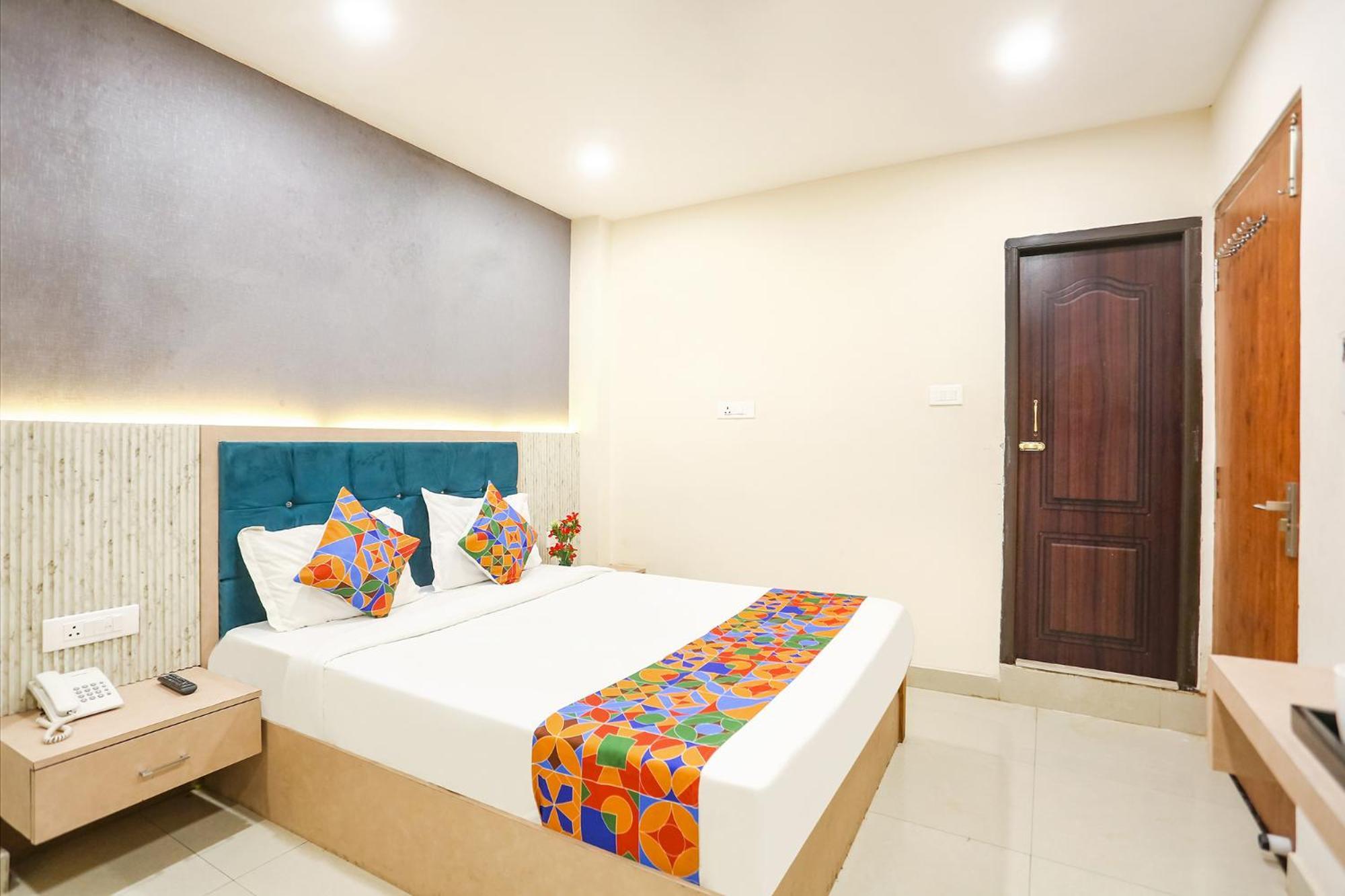 ורנאסי Fabhotel Hari Kunj 900 M From Kashi Vishwanath Temple מראה חיצוני תמונה